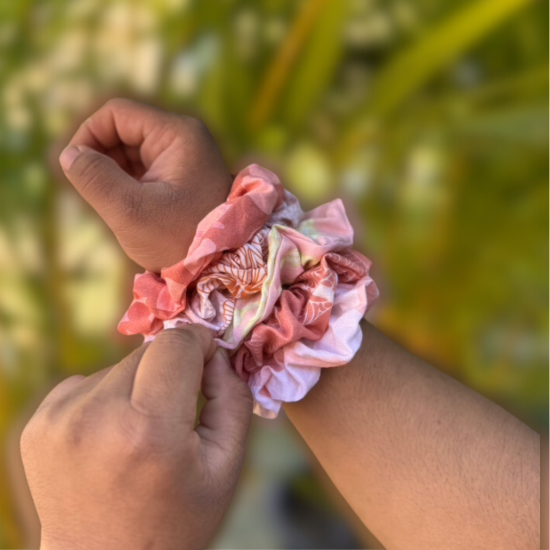 Hibiscus Blossom Teenie Scrunch
